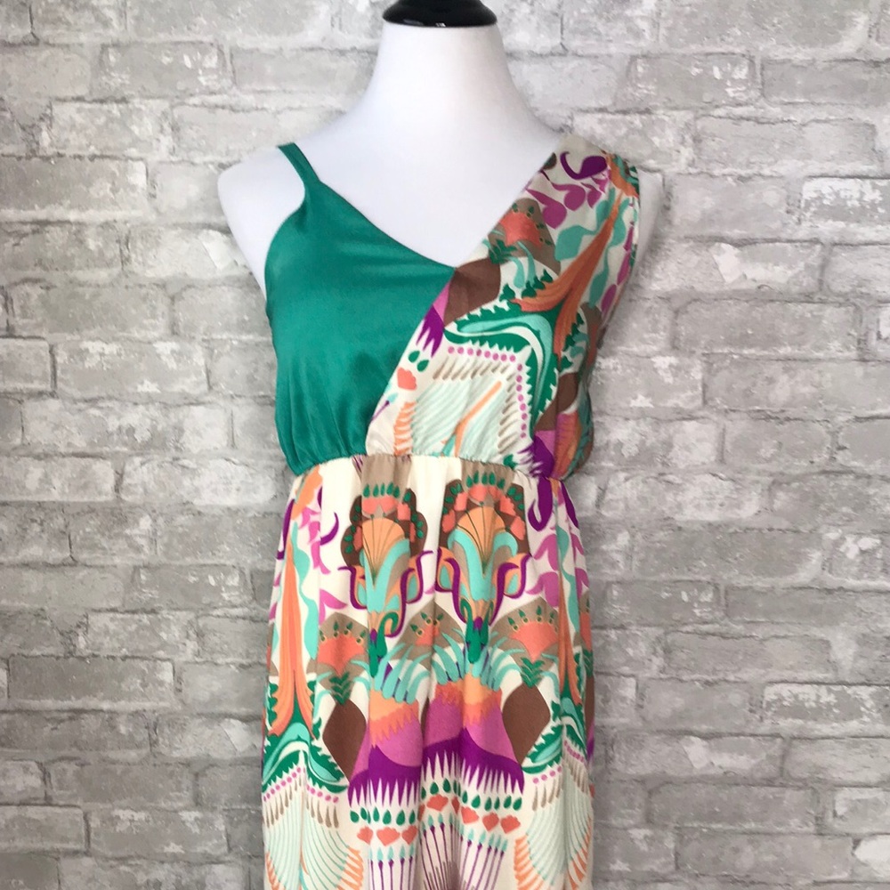 Judith March detail v neck dress.